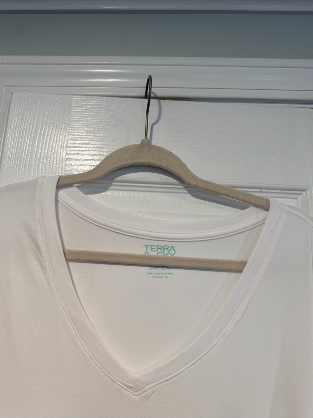 NWT Terra & Sky Size 2X White Long Sleeve V-Neck T-Shirt Tencel - Picture 2 of 10